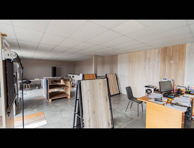 647M² MINI FACTORY FOR SALE IN KNOPJESLAAGTE
